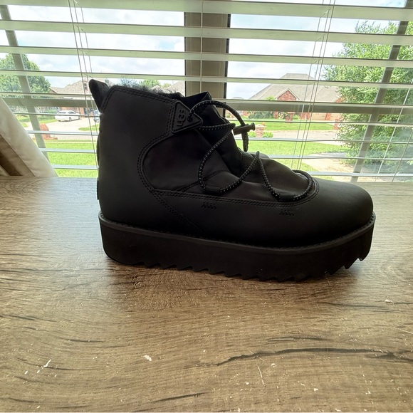 Ugg Classic Rising Toggle black size 10 new - Picture 8 of 9